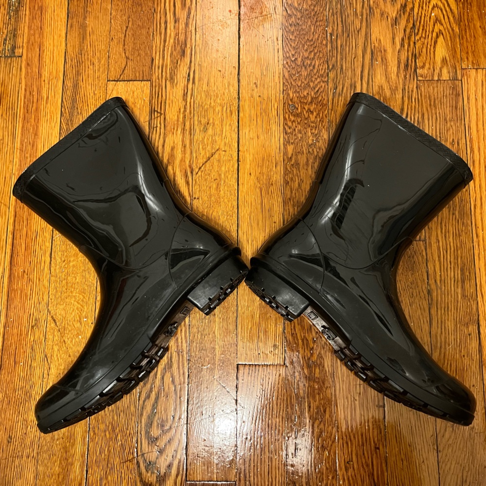 UGG BLACK RAIN BOOTS